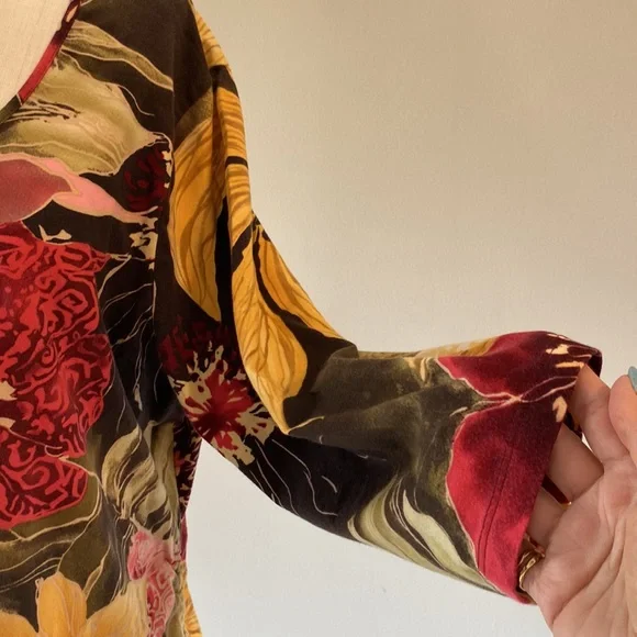 Caribbean Joe women’s multi color big floral pattern, 3/4 sleeve, rushed sides - Picture 5 of 11